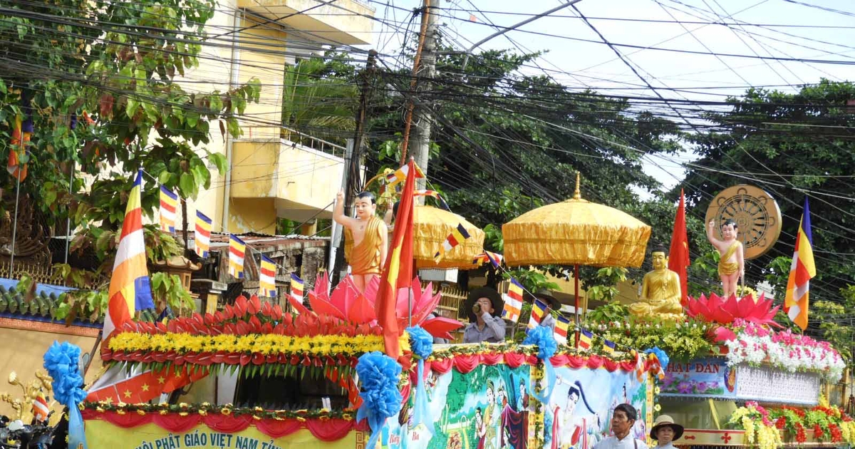 Đại lễ Phật đản Vesak là một trong những ngày kỷ niệm đặc biệt nhất của Phật giáo trên toàn cầu. Năm 2024, đại lễ này sẽ được tổ chức long trọng tại Việt Nam, thu hút sự tham gia của nhiều đạo tràng, tăng cường sự hiểu biết về tôn giáo và đóng góp tích cực cho việc bảo tồn và phát triển văn hóa Phật giáo.