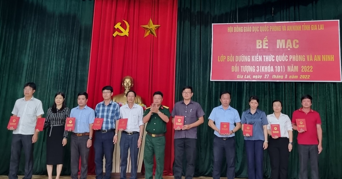 56 học viên hoàn thành lớp bồi dưỡng kiến thức quốc phòng, an ninh đối tượng 3