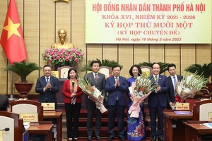 Bà Vũ Thu Hà được phê chuẩn bầu Phó Chủ tịch UBND TP. Hà Nội, bãi nhiệm ông Chử Xuân Dũng
