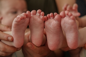Hiện tượng 'siêu thai': Mẹ thụ thai 2 lần cách nhau 18 ngày, sinh 2 con cùng lúc