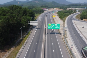 Khẩn cấp triển khai 2 trạm dừng nghỉ trên đường cao tốc Cam Lộ - La Sơn