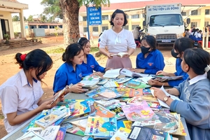 Đức Cơ: Hơn 600 học sinh tham gia ngoại khóa hưởng ứng Ngày sách và văn hóa đọc Việt Nam (21-4)