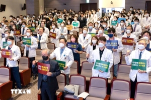 Khủng hoảng y tế ở Hàn Quốc chưa có hướng giải quyết