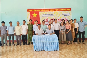 Trung tâm giáo dục nghề nghiệp-Giáo dục thường xuyên huyện Chư Păh kết nghĩa với làng Kon Chang