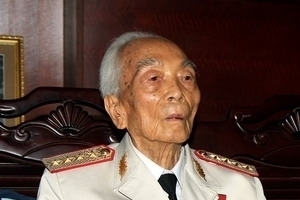 NA delegation visits General Giap on 102nd birthday
