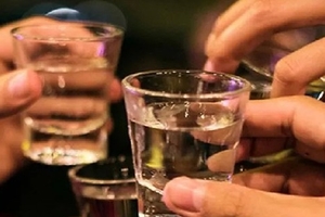 Kiên Giang: 14 người nhập viện do ngộ độc rượu, 3 người nguy kịch