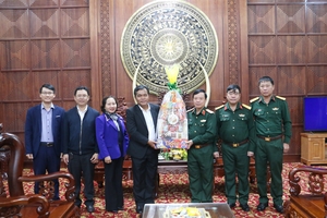 Bí thư Tỉnh ủy Hồ Văn Niên thăm, chúc Tết các đồng chí nguyên lãnh đạo tỉnh và đơn vị quân đội