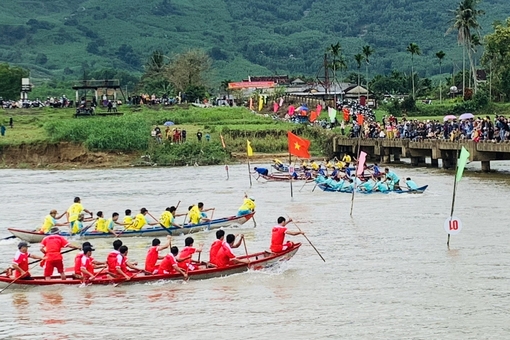 Quảng Ngãi: Hơn 100 vận động viên tham gia giải đua thuyền truyền thống trên sông Vệ