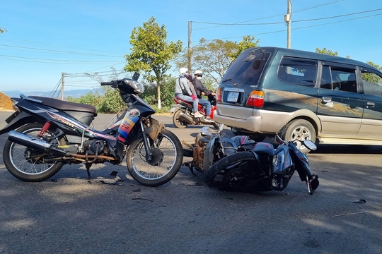 Pleiku: Va chạm giữa 2 xe máy, làm 2 người bị thương