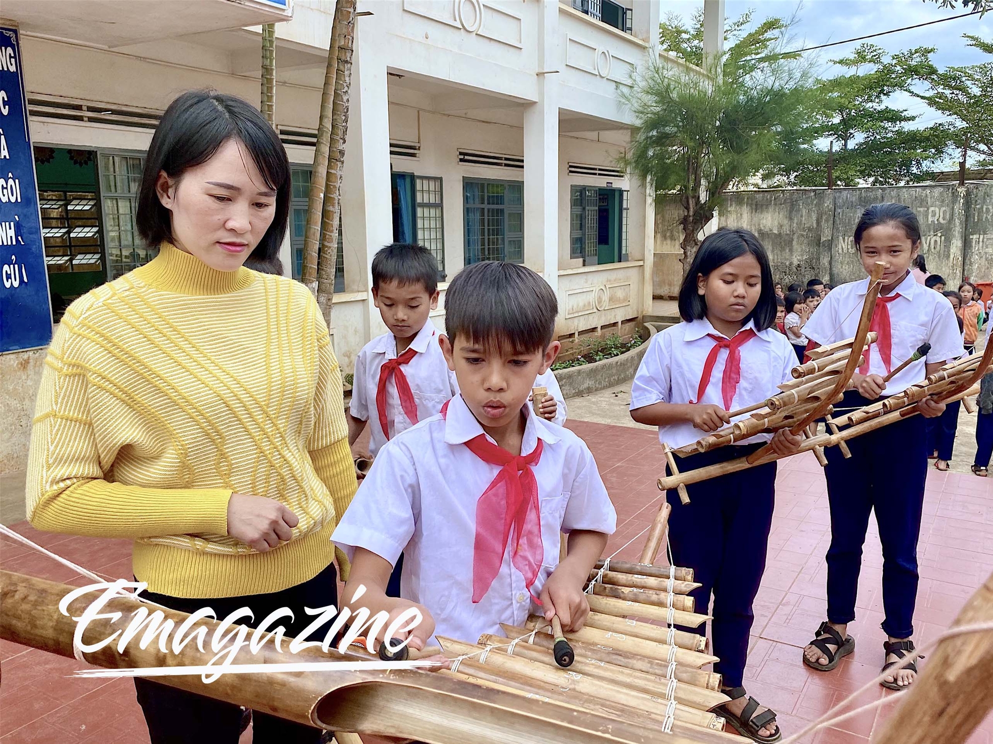 "Truyền lửa" đam mê nhạc cụ dân tộc cho học sinh