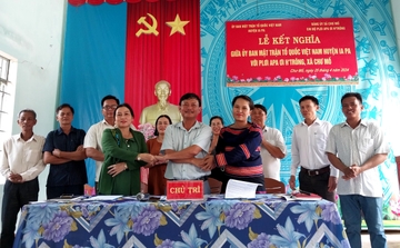 Ủy ban MTTQ Việt Nam huyện Ia Pa kết nghĩa với thôn Plơi Apa Ơi H’Trông