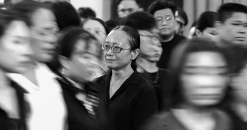 Hình ảnh người dân nghẹn ngào gửi tình cảm tới Tổng Bí thư Nguyễn Phú Trọng