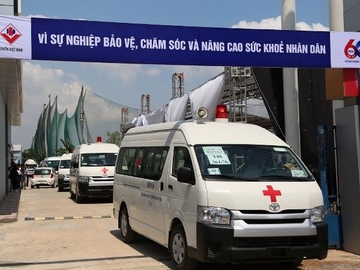 Bàn giao 46 xe cứu thương cho bệnh viện tuyến Trung ương và các tỉnh