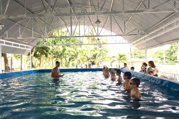 Khai giảng lớp học bơi an toàn tại thị xã Ayun Pa