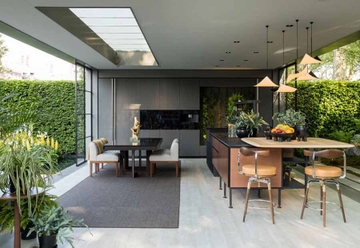 Mang cây xanh trang trí không gian bếp đơn giản mà đẹp mướt mắt