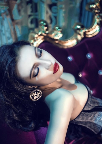 Vẻ đẹp hút hồn của người mẫu Việt được công nhận siêu mẫu quốc tế ...