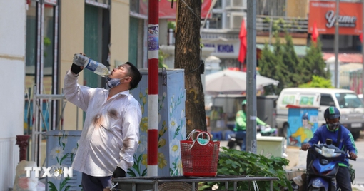 Thủ đô Hà Nội và các tỉnh Bắc Bộ nắng nóng gay gắt, nhiệt độ trên 39 độ C