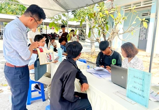 Kông Chro: Gần 200 lao động và học sinh tham gia phiên giao dịch việc làm