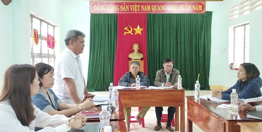 Chủ tịch Ủy ban MTTQ Việt Nam tỉnh Hồ Văn Điềm dự sinh hoạt Chi bộ làng Brếp