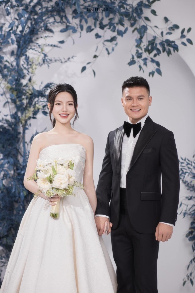 Cô dâu Chu Thanh Huyền thay 4 váy cưới - Ngôi sao
