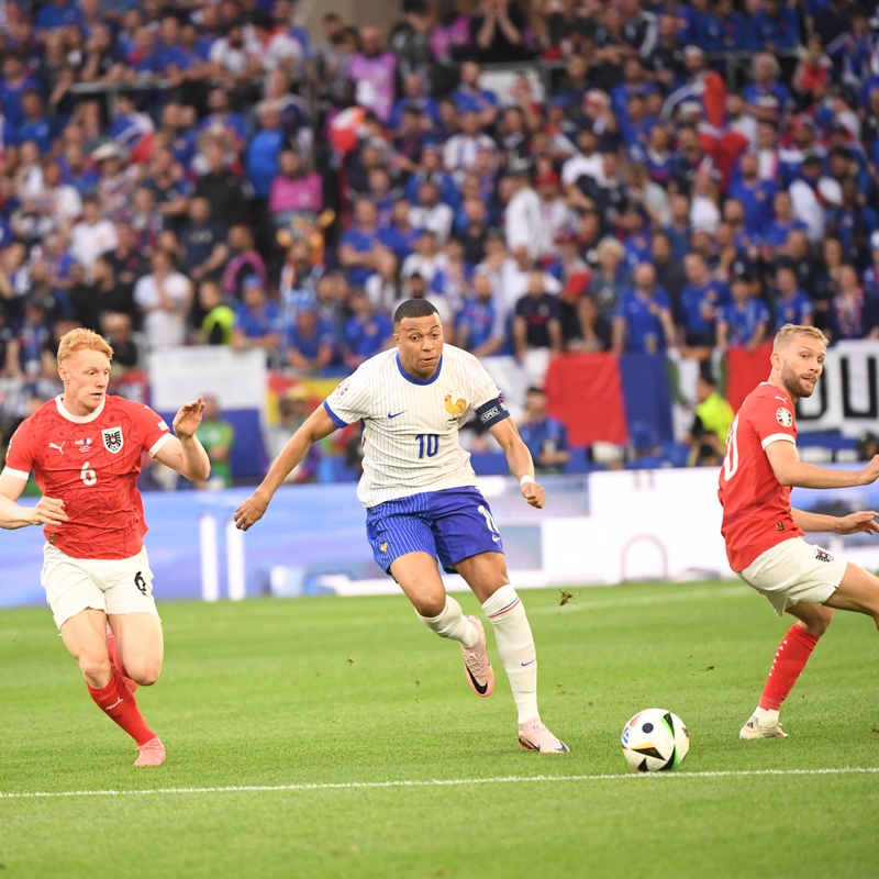 Mbappé tịt ngòi, đội tuyển Pháp vượt ải đầy may mắn | Báo Gia Lai điện tử