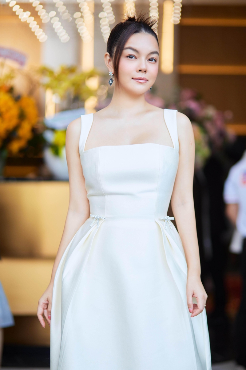 Jessica diện váy áo màu trắng trông như nữ thần  Tin tức Online