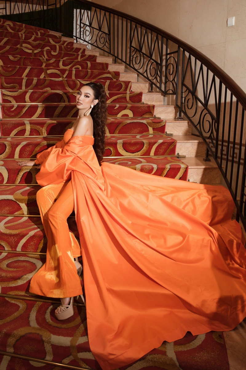 Người hâm mộ biến tấu màu sắc chiếc váy chung kết MGI của Thùy Tiên - Phong  cách sao - Việt Giải Trí