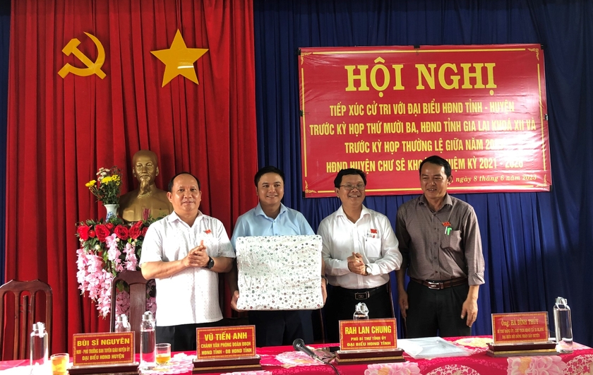 Phó Bí thư Tỉnh ủy Rah Lan Chung tiếp xúc cử tri tại huyện Chư Sê  ảnh 3