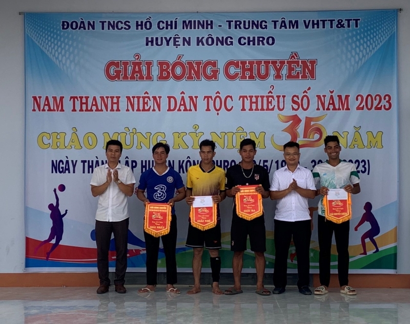 Kông Chro: 200 vận động viên tham gia giải bóng chuyền nam thanh niên DTTS ảnh 1