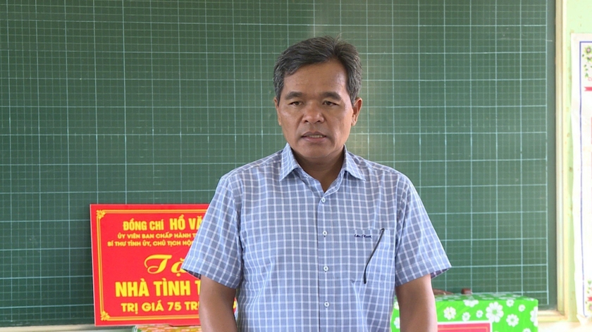 Bí thư Tỉnh ủy Hồ Văn Niên: Chi bộ làng Pyầu cần quan tâm hơn đến công tác phát triển đảng viên ảnh 1