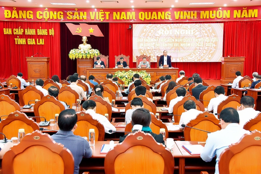 Khai mạc Hội nghị giữa nhiệm kỳ thực hiện Nghị quyết Đại hội đại biểu Đảng bộ tỉnh Gia Lai lần thứ XVI ảnh 3