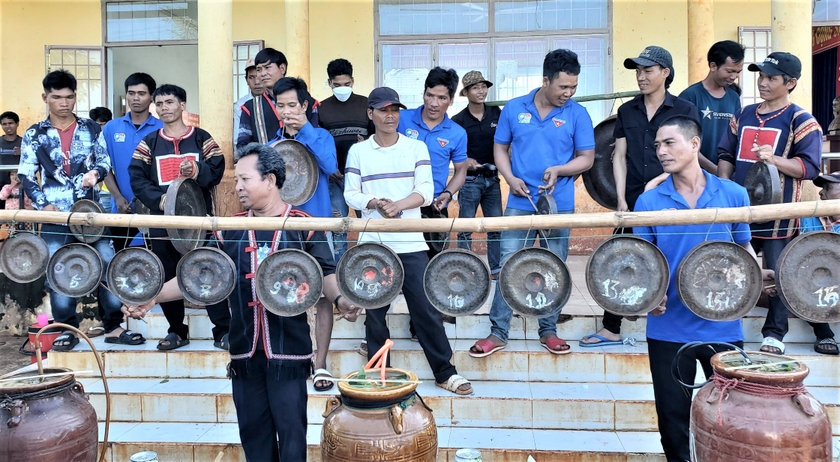 Ra mắt Câu lạc bộ Cồng chiêng thanh niên tại thôn Teng Nong ảnh 1