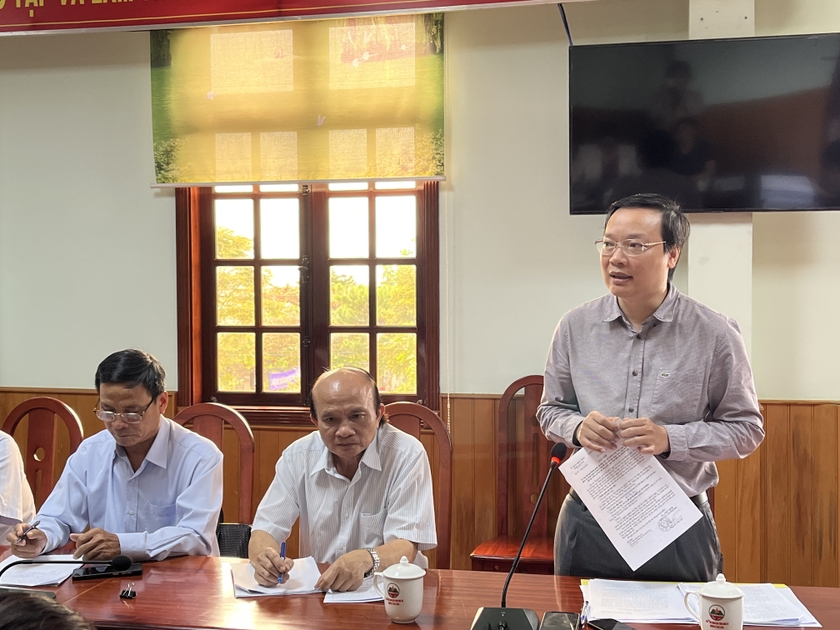 Chủ tịch UBND tỉnh Trương Hải Long đề xuất một số giải pháp nâng cao chất lượng đội ngũ cán bộ, công chức, viên chức người DTTS tại buổi giám sát. Ảnh: Phương Vi ảnh 1