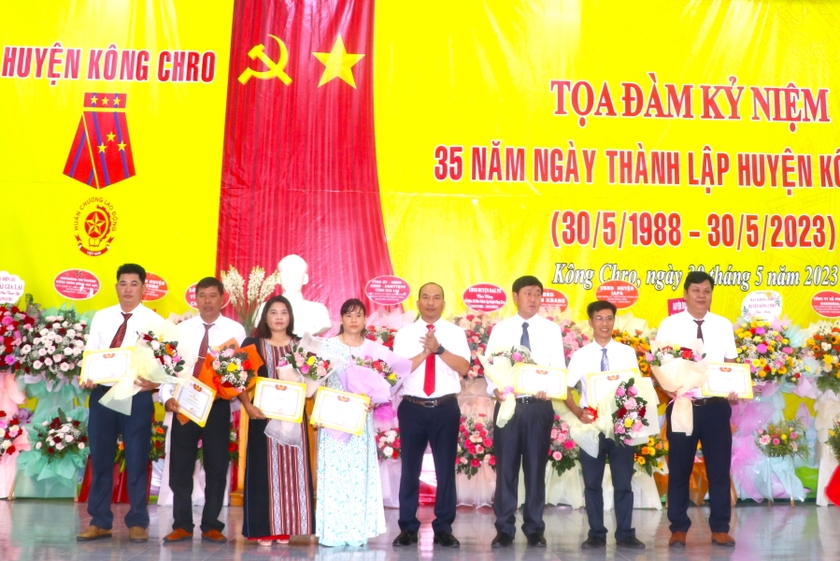 Kông Chro tọa đàm kỷ niệm 35 năm ngày thành lập huyện  ảnh 4