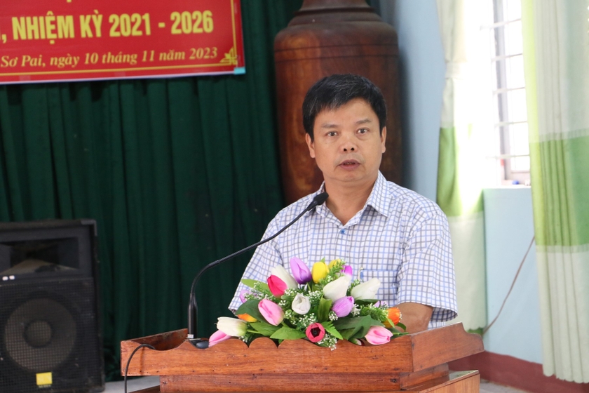 Phó Chủ tịch UBND tỉnh Nguyễn Hữu Quế làm rõ một số vấn đề cử tri quan tâm. Ảnh: Quang Tấn