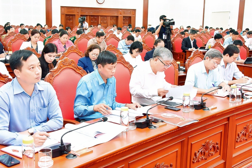 Khai mạc Hội nghị giữa nhiệm kỳ thực hiện Nghị quyết Đại hội đại biểu Đảng bộ tỉnh Gia Lai lần thứ XVI ảnh 2