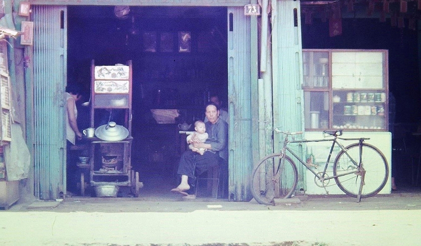 Quán mì Tân Ký trên đường Hoàng Diệu (năm 1968), nay là đường Hùng Vương (TP.Pleiku). Hình tư liệu Nguyễn Quang Hiền ảnh 4