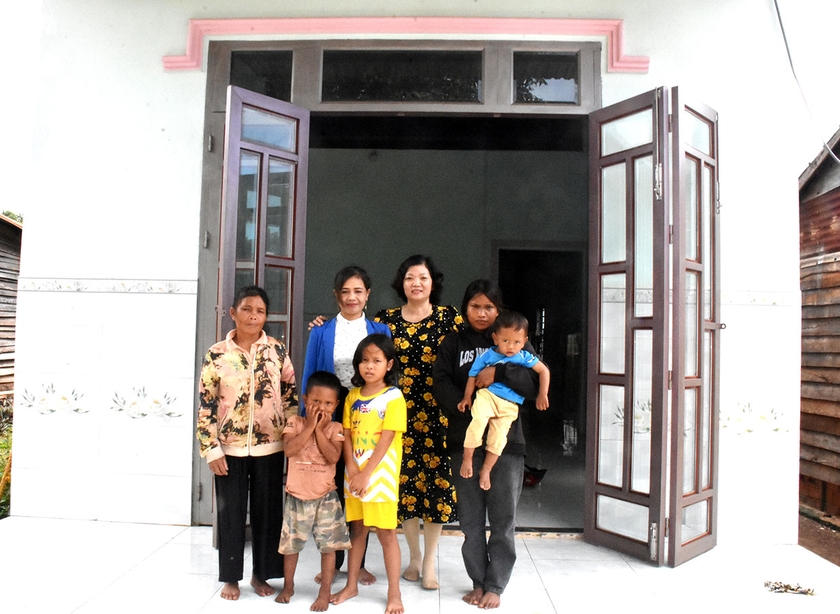 Gia đình chị Siu H&apos;Lan (làng Kênh Hmek, xã Ia Le, huyện Chư Pưh) nhờ đi làm việc ở Ả Rập Xê Út về xây được nhà ở gần 300 triệu đồng. Ảnh: Đinh Yến