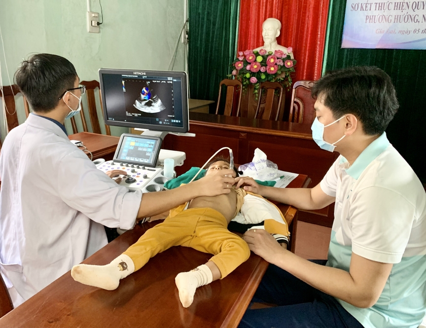 Hơn 2.000 trẻ em Gia Lai được khám sàng lọc bệnh tim bẩm sinh miễn phí ảnh 1