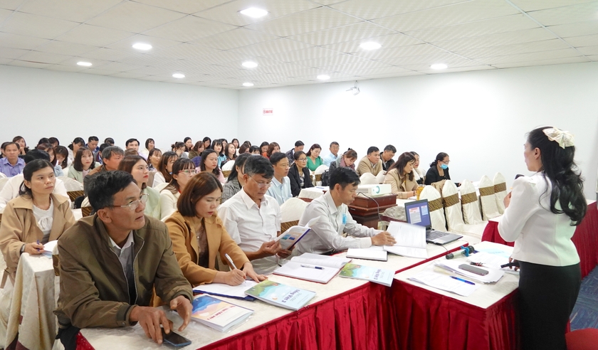 132 cán bộ, giáo viên tham gia tập huấn Tăng cường tiếng Việt cho học sinh lớp 3 vùng dân tộc thiểu số ảnh 1