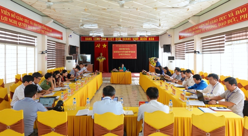 Thứ trưởng Bộ GD-ĐT Ngô Thị Minh làm việc về công tác chuẩn bị Kỳ thi tốt nghiệp THPT năm 2023 tại Gia Lai ảnh 2