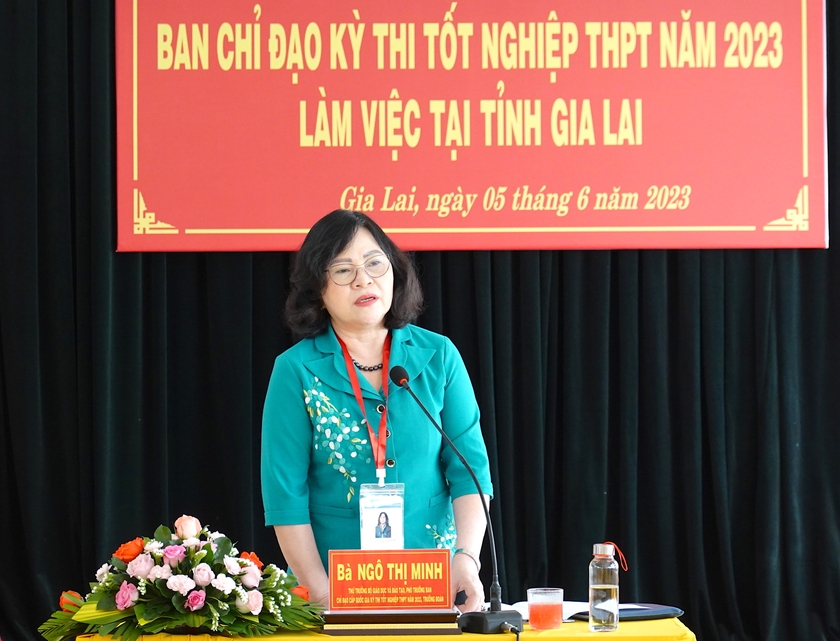 Thứ trưởng Bộ GD-ĐT Ngô Thị Minh làm việc về công tác chuẩn bị Kỳ thi tốt nghiệp THPT năm 2023 tại Gia Lai ảnh 1