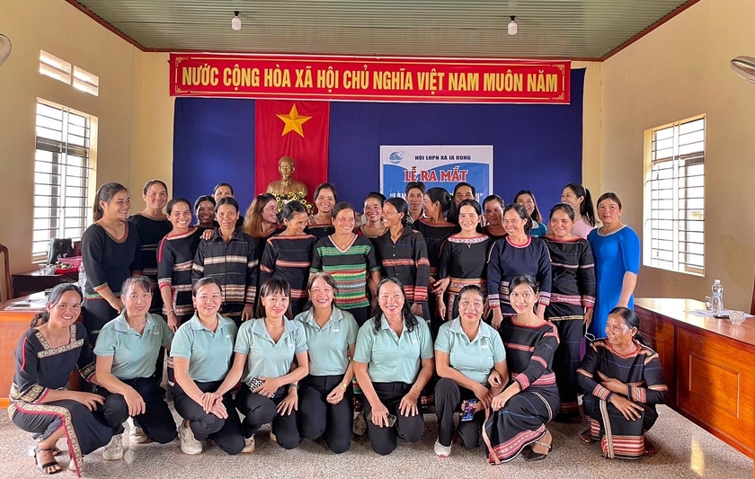 Các thành viên tham gia mô hình &quot;Làng phụ nữ kiểu mẫu&quot; tại làng Tao Klăh, xã Ia Rong, huyện Chư Pưh. Ảnh: Minh Châu ảnh 1
