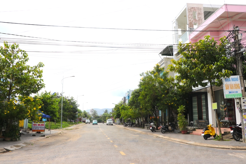 Đường Nguyễn Công Trứ (thị xã An Khê)-nơi dự kiến sẽ phát triển kinh tế đêm với hoạt động chính là mua sắm, buôn bán, ẩm thực. Ảnh: Ngọc Minh
