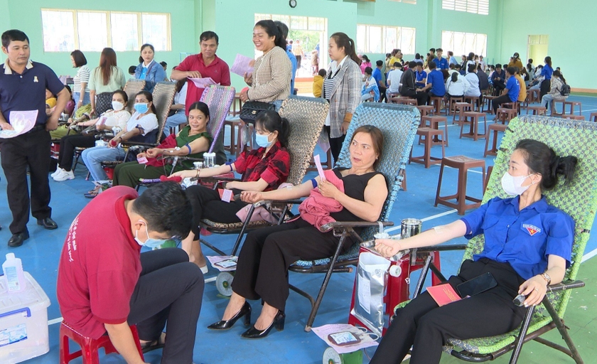 Chư Păh: Hơn 400 tình nguyện viên tham gia hiến máu tình nguyện  ảnh 2