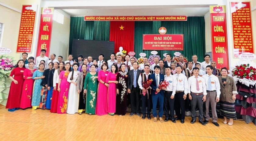 Các Ủy viên Ủy ban MTTQ Việt Nam thị trấn Đak Đoa ra mắt tại Đại hội. Ảnh: Ngọc Anh