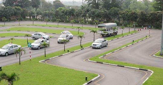 Từ ngày 1-6, học viên có thể chọn học trực tuyến đối với một số nội dung lý thuyết lái xe. Ảnh nguồn Internet