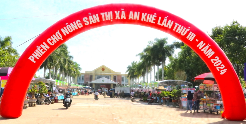 Phiên chợ nông sản thị xã An Khê lần thứ III năm 2024 diễn ra từ ngày 7 đến ngày 9-6, tại khu vực Hội trường 23-3 (phường An Tân). Ảnh: Ngọc Minh