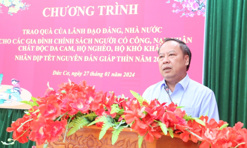 Phó Bí thư Thường trực Tỉnh ủy, Trưởng đoàn đại biểu Quốc hội Châu Ngọc Tuấn phát biểu tại buổi trao quà Tết. Ảnh: Quang Tấn