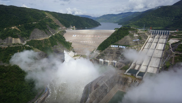 Wasserkraftwerke am Hauptfluss des Mekong in China begannen ebenfalls, Wasser zu speichern.  Foto: TL